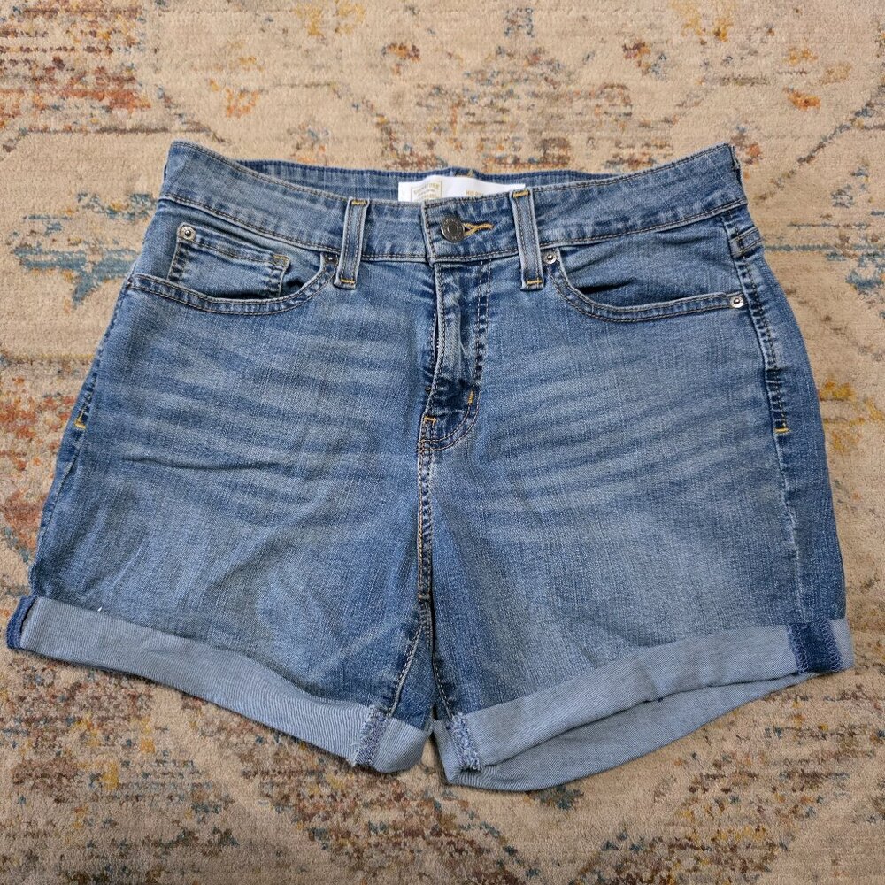 Signature Levi's Strauss  mid-rise shorts